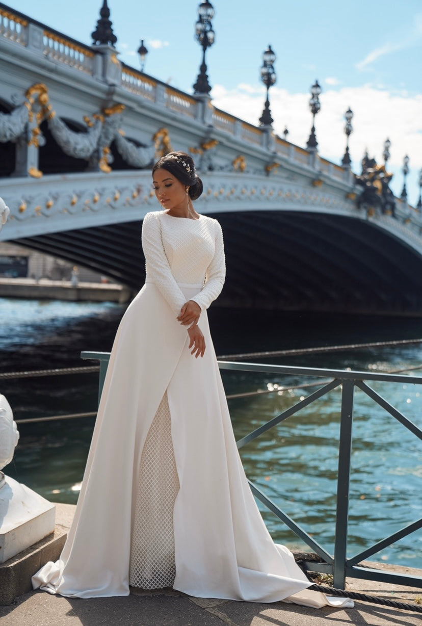 robe de mariée Robe coupe droite en crêpe et dentelle perlée quadrillée 