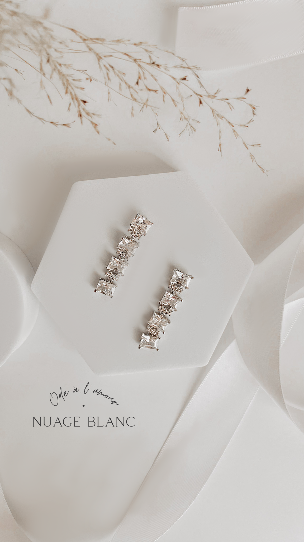 Boucles d’oreilles pendantes en zircon et de forme carrée 