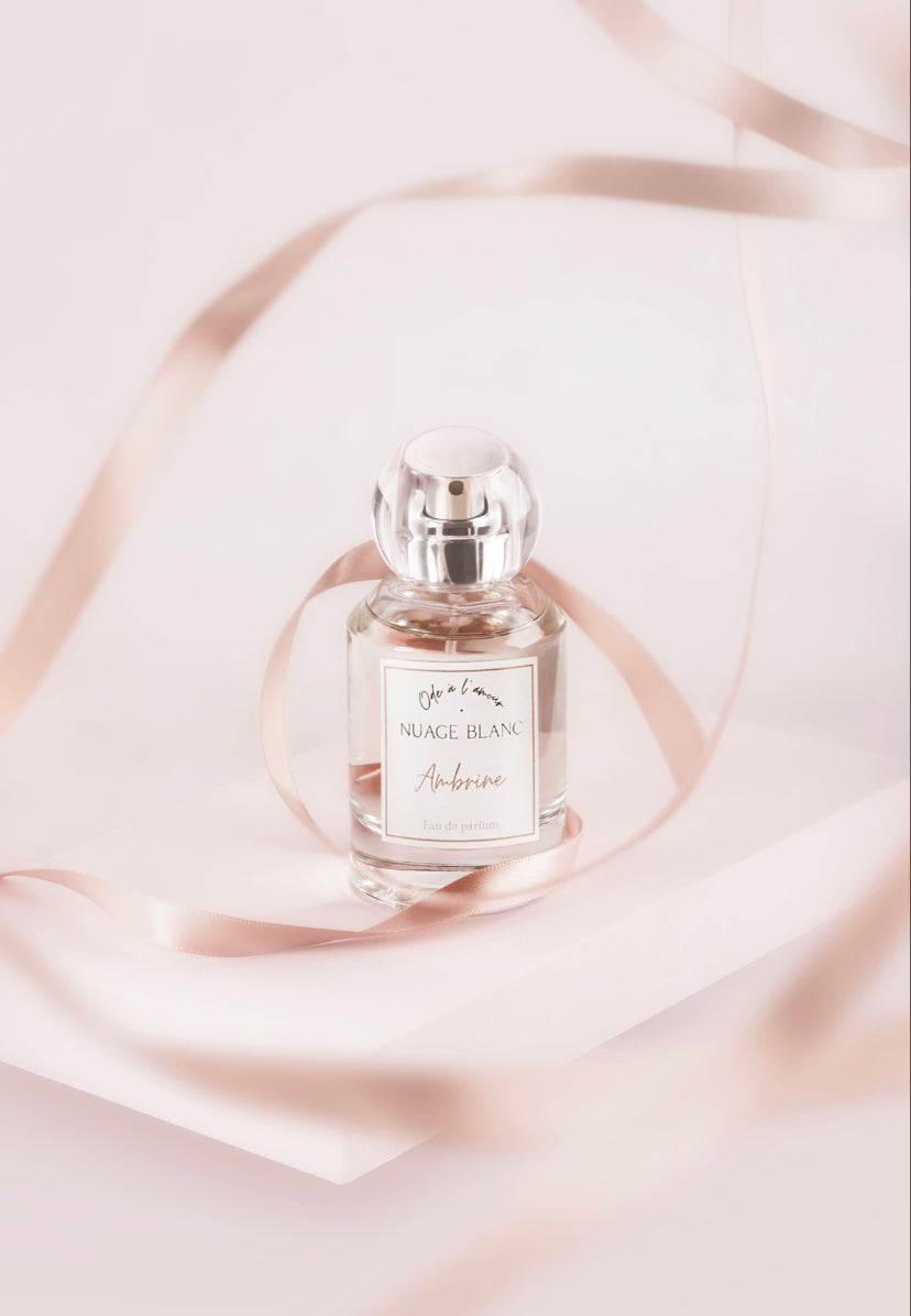 Ambrine est une Eau de Parfum envoûtante, aux notes musquées et pétillantes